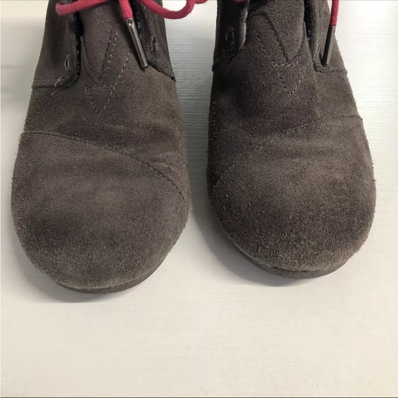 Tom's Women's Grey Suede Leather Desert Wedge Hot Pink Lace Up Booties size 7 - Picture 2 of 8